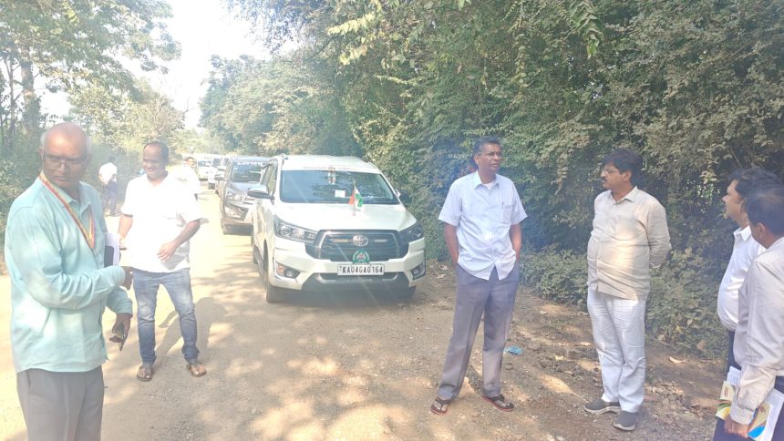 ರಸ್ತೆ ಸರಿಗೊಳಿಸಲು ಸಚಿವ ಸತೀಶ ಜಾರಕಿಹೊಳಿ ಸೂಚನೆ