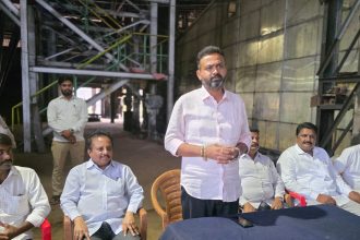 ಕಾರ್ಖಾನೆಯ ಎಲ್ಲ ವಿಭಾಗ ಪರಿಶೀಲಿಸಿ; ಕಾರ್ಮಿಕರ ಅಹವಾಲು ಆಲಿಸಿದ ಚನ್ನರಾಜ ಹಟ್ಟಿಹೊಳಿ