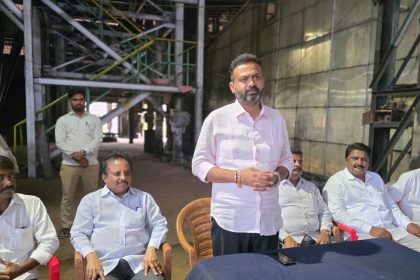 ಕಾರ್ಖಾನೆಯ ಎಲ್ಲ ವಿಭಾಗ ಪರಿಶೀಲಿಸಿ; ಕಾರ್ಮಿಕರ ಅಹವಾಲು ಆಲಿಸಿದ ಚನ್ನರಾಜ ಹಟ್ಟಿಹೊಳಿ