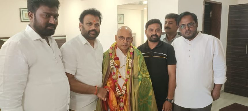 ಸಚಿವ ಡಾ.ಶರಣಪ್ರಕಾಶ ಪಾಟಿಲ್ ಅವರನ್ನು ಸನ್ಮಾನಿಸಿದ ಬೋಯಪಾಟಿ ವಿಷ್ಣುವರ್ಧನ್