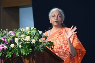 ಧಾರವಾಡ ಐಐಟಿ ವಿದ್ಯಾರ್ಥಿಗಳ ಜೊತೆ ಸಂವಾದ ನಡೆಸಿದ ನಿರ್ಮಲಾ ಸೀತಾರಾಮನ್