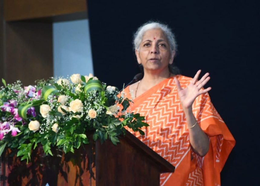ಧಾರವಾಡ ಐಐಟಿ ವಿದ್ಯಾರ್ಥಿಗಳ ಜೊತೆ ಸಂವಾದ ನಡೆಸಿದ ನಿರ್ಮಲಾ ಸೀತಾರಾಮನ್