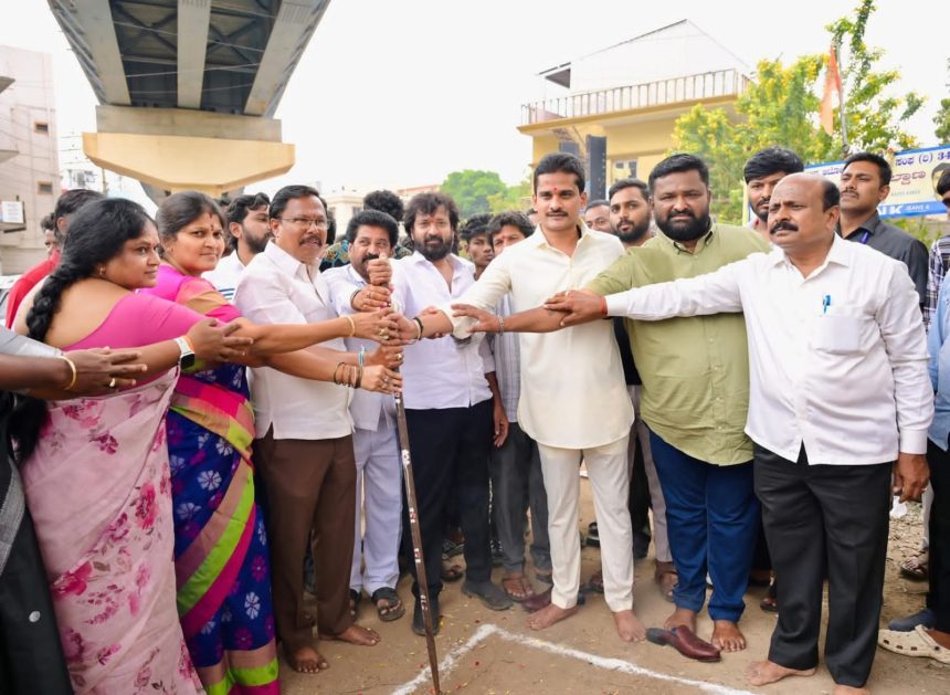 ಸುಮಾರು 2 ಕೋಟಿ ವೆಚ್ಚದಲ್ಲಿ ರಸ್ತೆ, ರೈಲ್ವೇ ಕೆಳ ಸೇತುವೆ ಕಾಮಗಾರಿಗೆ ನಾರಾ ಭರತ್ ರೆಡ್ಡಿ ಚಾಲನೆ