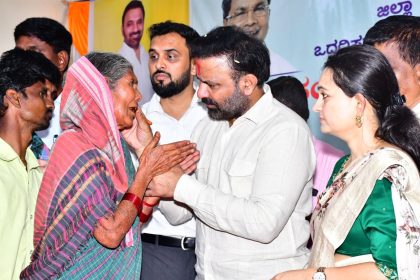 ಕಲಘಟಗಿಯಲ್ಲಿ ಜನತಾ ದರ್ಶನ: ಜನರ ಸಮಸ್ಯೆಗಳನ್ನು ಆಲಿಸಿದ ಜಿಲ್ಲಾ ಉಸ್ತುವಾರಿ ಸಚಿವ ಸಂತೋಷ್‌ ಎಸ್‌ ಲಾಡ್‌