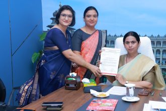 ಸಚಿವೆ ಲಕ್ಷ್ಮೀ ಹೆಬ್ಬಾಳಕರ್ ಅವರನ್ನು ಸನ್ಮಾನಿಸಿ, ಕೃತಜ್ಞತೆ ಸಲ್ಲಿಸಿದ ಮಹಿಳಾ ನೌಕರರ ಸಂಘ ಸಚಿವೆ ಲಕ್ಷ್ಮೀ ಹೆಬ್ಬಾಳಕರ್ ಅವರನ್ನು ಸನ್ಮಾನಿಸಿ, ಕೃತಜ್ಞತೆ ಸಲ್ಲಿಸಿದ ಮಹಿಳಾ ನೌಕರರ ಸಂಘ