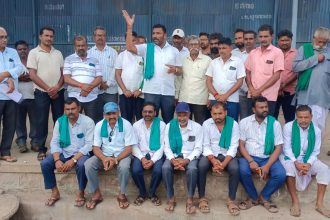 “ಕಬ್ಬು ಬೆಳೆಯ  ಬೆಲೆ ನಿಗದಿಗಾಗಿ ಅ. 30ರಂದು ಗುರ್ಲಾಪುರ ಕ್ರಾಸ್ ಬಂದ್ ಗೆ ರೈತ ಸಂಘದಿಂದ ಕರೆ “ “ಕಬ್ಬು ಬೆಳೆಯ  ಬೆಲೆ ನಿಗದಿಗಾಗಿ ಅ. 30ರಂದು ಗುರ್ಲಾಪುರ ಕ್ರಾಸ್ ಬಂದ್ ಗೆ ರೈತ ಸಂಘದಿಂದ ಕರೆ “