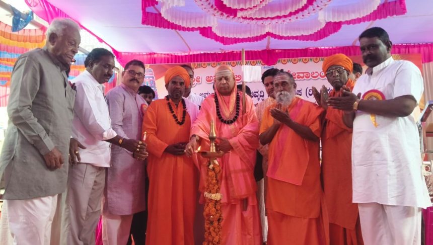 ಅಮೃತಲಿಂಗ ದೇವಸ್ಥಾನ ಜಿರ್ನೋರ್ದಾರ ಸಂತಸ: ಚೆನ್ನ ಸಿದ್ದರಾಮ ಪಂಡಿತರಾಧ್ಯ ಭಗವತ್ಪಾದರು ಅಮೃತಲಿಂಗ ದೇವಸ್ಥಾನ ಜಿರ್ನೋರ್ದಾರ ಸಂತಸ: ಚೆನ್ನ ಸಿದ್ದರಾಮ ಪಂಡಿತರಾಧ್ಯ ಭಗವತ್ಪಾದರು