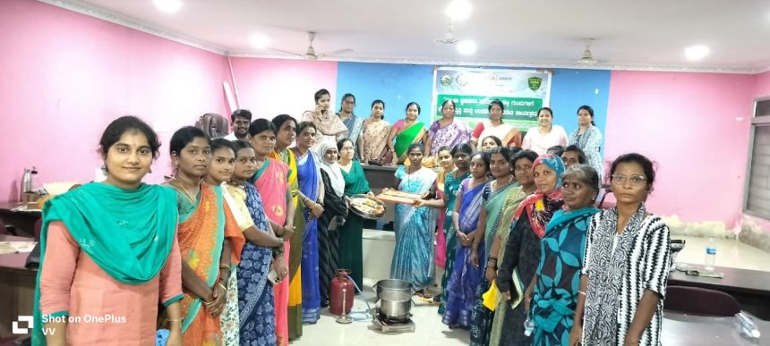 ಮಹಿಳೆಯರು ಅಧಿಕ ಆದಾಯದ ಸಣ್ಣ ಪ್ರಮಾಣದ ಚಟುವಟಿಕೆಗಳನ್ನು ಕೈಗೊಳ್ಳಬೇಕು: ಎಸ್.ಎನ್.ಮಂಜುನಾಥ ಮಹಿಳೆಯರು ಅಧಿಕ ಆದಾಯದ ಸಣ್ಣ ಪ್ರಮಾಣದ ಚಟುವಟಿಕೆಗಳನ್ನು ಕೈಗೊಳ್ಳಬೇಕು: ಎಸ್.ಎನ್.ಮಂಜುನಾಥ