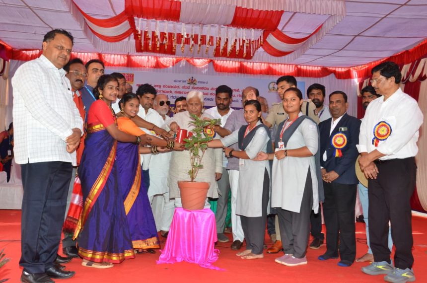 ಯುವಜನೋತ್ಸವ ಭವಿಷ್ಯದ ಮೈಲಿಗಲ್ಲಾಗಬೇಕು – ಡಾ. ಎಚ್. ಕೆ. ಪಾಟೀಲ ಯುವಜನೋತ್ಸವ ಭವಿಷ್ಯದ ಮೈಲಿಗಲ್ಲಾಗಬೇಕು – ಡಾ. ಎಚ್. ಕೆ. ಪಾಟೀಲ