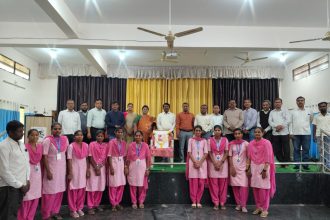 ಒನಕೆ ಓಬವ್ವ ಧೈರ್ಯ ಮತ್ತು ದೇಶಭಕ್ತಿಯ ಪ್ರತೀಕ – ಡಾ.ಸುನಂದಾ ಶಿರೂರ