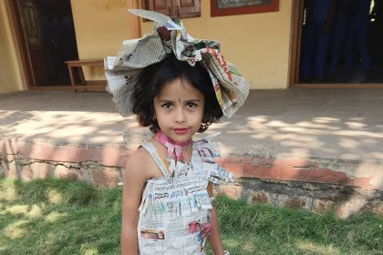 ನ್ಯೂಜ್ ಪೇಪರ ಡ್ರೆಸ್ ಗಮನಸೆಳೆದ ವಿದ್ಯಾರ್ಥಿನಿ ಶ್ರಿಶಾ