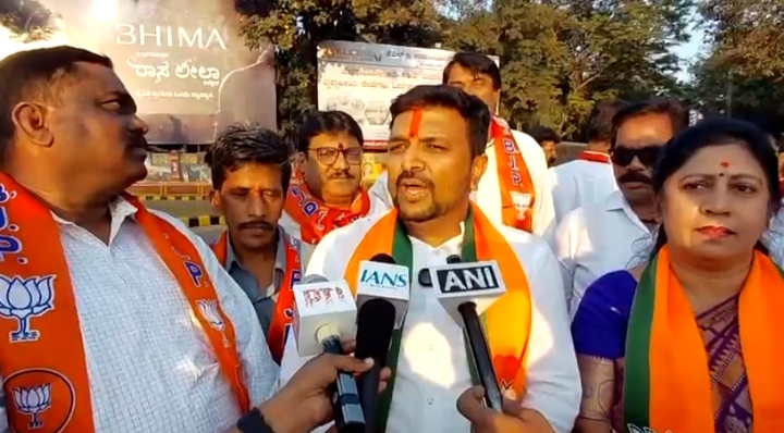 ಬಿಹಾರ ಚುನಾವಣೆ ಫಲಿತಾಂಶ 2028 ಕ್ಕೆ ಕಾಂಗ್ರೆಸ್ ಗೆ ರಾಜ್ಯದಲ್ಲಿ ಇದೆ ಪರಿಸ್ಥಿತಿ : ಮಹಾಂತೇಶ ವಕ್ಕುಂದ ಬಿಹಾರ ಚುನಾವಣೆ ಫಲಿತಾಂಶ 2028 ಕ್ಕೆ ಕಾಂಗ್ರೆಸ್ ಗೆ ರಾಜ್ಯದಲ್ಲಿ ಇದೆ ಪರಿಸ್ಥಿತಿ : ಮಹಾಂತೇಶ ವಕ್ಕುಂದ