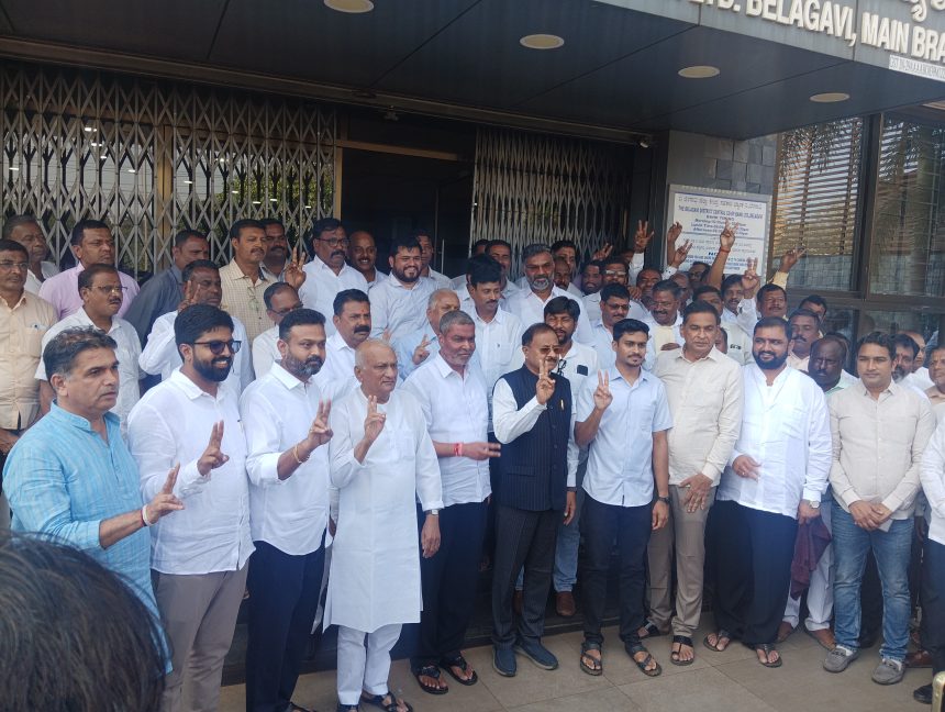 ಬಿಡಿಸಿಸಿ ಬ್ಯಾಂಕ ಅಧ್ಯಕ್ಷರಾಗಿ ಅಣ್ಣಾಸಾಹೇಬ ಜೊಲ್ಲೆ, ಉಪಾಧ್ಯಕ್ಷರಾಗಿ ರಾಜು ಕಾಗೆ ಆಯ್ಕೆ