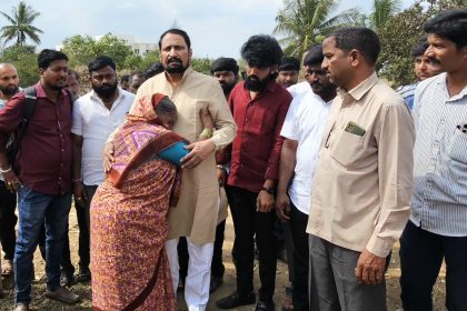 ಗುಡಿಸಲು ಆಕಸ್ಮಿಕ ಬೆಂಕಿ/ಶಾಸಕ ಲಕ್ಷ್ಮಣ ಸವದಿ ಸಂತ್ರಸ್ತ ಕುಟುಂಬಕ್ಕೆ ನೆರವು