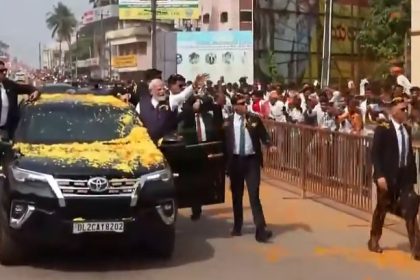 ಕೃಷ್ಣನೂರು ಉಡುಪಿಯಲ್ಲಿ ಪ್ರಧಾನಿ ಮೋದಿ ರೋಡ್ ಶೋ: ಹೂಮಳೆ ಸುರಿಸಿ ಸ್ವಾಗತ