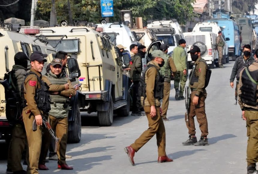 ವೈದ್ಯನ ಮನೆಯಲ್ಲಿ 360 ಕೆ.ಜಿ ಅಮೋನಿಯಂ ನೈಟ್ರೇಟ್, ಶಸ್ತ್ರಾಸ್ತ್ರ! ವೈದ್ಯನ ಮನೆಯಲ್ಲಿ 360 ಕೆ.ಜಿ ಅಮೋನಿಯಂ ನೈಟ್ರೇಟ್, ಶಸ್ತ್ರಾಸ್ತ್ರ!