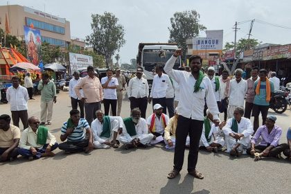 ಕಬ್ಬಿನ ದರ ರೂ. ೩೫೦೦/- ನಿಗದಿಗೆ ಒತ್ತಾಯ : ಪ್ರತಿಭಟನೆ