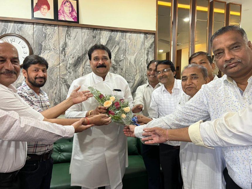 ಗುಜರಾತ್ ಪ್ರವಾಸದಲ್ಲಿ ಮಹೇಂದ್ರ ಸಿಂಘಿ ಅವರಿಗೆ ಸನ್ಮಾನ