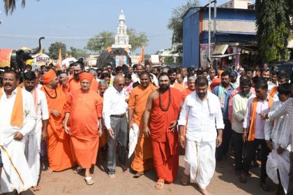  ಗರಗ ದಿಂದ ಶ್ರೀ ಕ್ಷೇತ್ರ ಉಳವಿ ದರ್ಶನ ಕ್ಕೆ ಭಕ್ತರ  ಪಾದಯಾತ್ರೆ