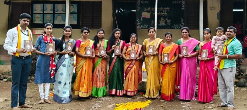 ರಾಜ್ಯೋತ್ಸವದಂದು ಹುಣಶ್ಯಾಳ ಪಿ.ವಾಯ್ ಗ್ರಾಮದಲ್ಲಿ ಮಹಾನ್ ದಾರ್ಶನಿಕ ಬಸವಣ್ಣ ಗ್ರಂಥ ಲೋಕಾರ್ಪಣೆ ರಾಜ್ಯೋತ್ಸವದಂದು ಹುಣಶ್ಯಾಳ ಪಿ.ವಾಯ್ ಗ್ರಾಮದಲ್ಲಿ ಮಹಾನ್ ದಾರ್ಶನಿಕ ಬಸವಣ್ಣ ಗ್ರಂಥ ಲೋಕಾರ್ಪಣೆ