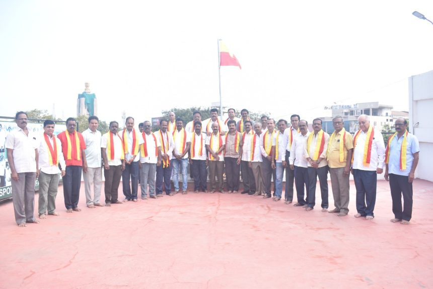 ಬಳ್ಳಾರಿ ಜಿಲ್ಲಾ ವಾಣಿಜ್ಯ ಮತ್ತು ಕೈಗಾರಿಕಾ ಸಂಸ್ಥೆಯಲ್ಲಿ ಕನ್ನಡ ಧ್ವಜಾರೋಹಣ