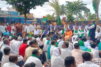 ಉಗ್ರ ಪ್ರತಾಪ ತಾಳುತ್ತಿರುವ ರೈತ ಪ್ರತಿಭಟನೆ: ಕಾರ್ಖಾನೆ ಮಾಲೀಕರಿಗೆ ಅನ್ನದಾತನ ಕೊನೆಯ ಎಚ್ಚರಿಕೆ