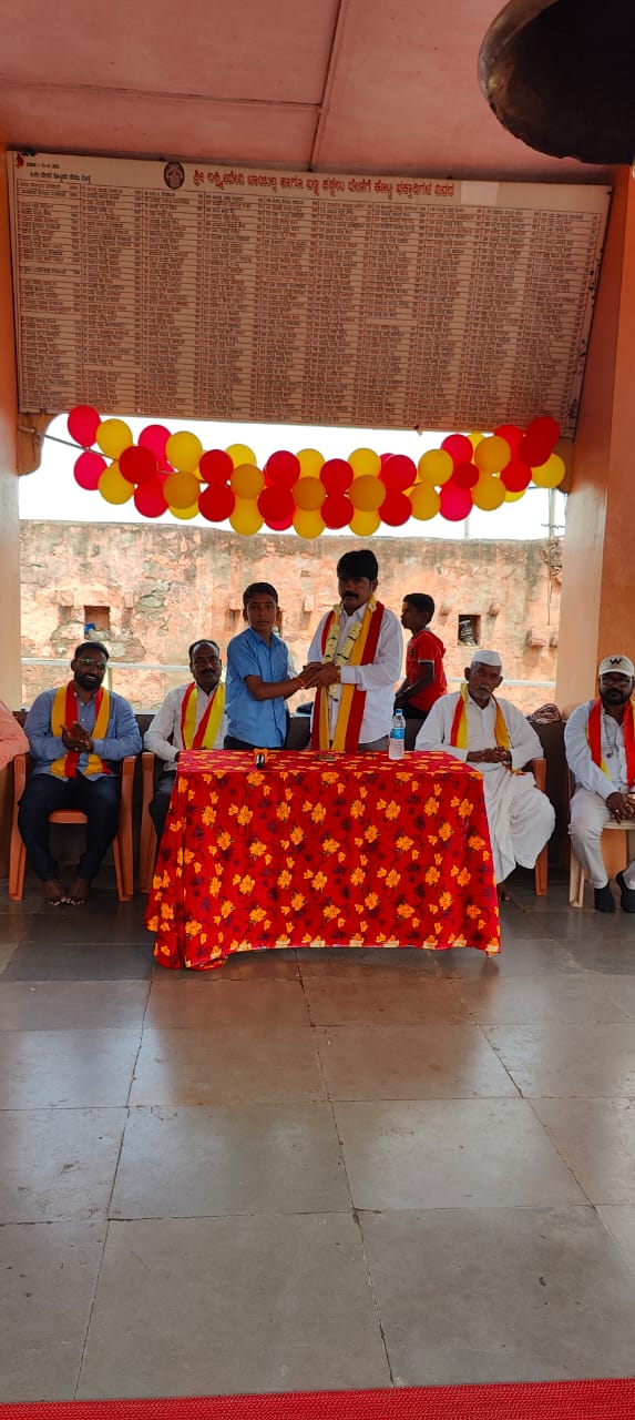 ಬಡಿಗವಾಡದಲ್ಲಿ ರಾಜ್ಯೋತ್ಸವ ಆಚರಣೆ ಬಡಿಗವಾಡದಲ್ಲಿ ರಾಜ್ಯೋತ್ಸವ ಆಚರಣೆ