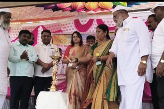 ಇಂಡಿ ಪಟ್ಟಣದ  ಎಸ್.ಜಿ.ಬಾಗವಾನ ಆಂಗ್ಲ ಮಾದ್ಯಮ ಪ್ರಾಥಮಿಕ ಮತ್ತು ಪ್ರೌಢಶಾಲೆಯಲ್ಲಿ ನಡೆದ ವಿಜಯಪುರ ಜಿಲ್ಲಾ ಮಟ್ಟದ  ಕುಸ್ತಿ ಪಂದ್ಯಾವಳಿ ಉದ್ಘಾಟಿಸಿ ಎಸಿ ಅನುರಾಧಾ ವಸ್ತçದ ಮಾತನಾಡಿದರು.