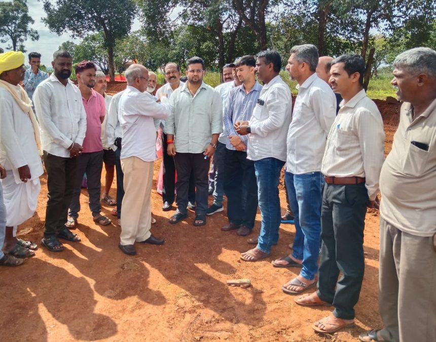 ರಸ್ತೆ ಕಾಮಗಾರಿಗೆ ಮೃಣಾಲ ಹೆಬ್ಬಾಳಕರ್ ಚಾಲನೆ ರಸ್ತೆ ಕಾಮಗಾರಿಗೆ ಮೃಣಾಲ ಹೆಬ್ಬಾಳಕರ್ ಚಾಲನೆ