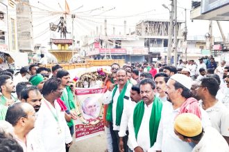 ಕಬ್ಬು ಬೆಳೆಗಾರರ ಹೋರಾಟ ತೀವ್ರ: ಮೂಡಲಗಿ ಪಟ್ಟಣ ಸಂಪೂರ್ಣ ಸ್ಥಬ್ಧ