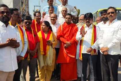 ಸಂಕಷ್ಟದಲ್ಲಿದ್ದ ಕಬ್ಬು ಬೆಳೆಗಾರರಿಗೆ ರೂ 3300/-  ಬೆಲೆ ಘೋಷಣೆ, ವಿಜಯೋತ್ಸವದ ಆಚರಣೆ.