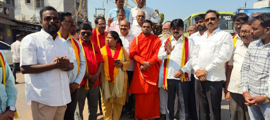 ಸಂಕಷ್ಟದಲ್ಲಿದ್ದ ಕಬ್ಬು ಬೆಳೆಗಾರರಿಗೆ ರೂ 3300/-  ಬೆಲೆ ಘೋಷಣೆ, ವಿಜಯೋತ್ಸವದ ಆಚರಣೆ.