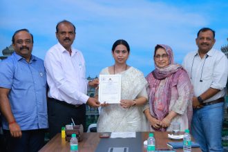 ಸಚಿವೆ ಲಕ್ಷ್ಮೀ ಹೆಬ್ಬಾಳಕರ್ ಅವರಿಗೆ ಗೃಹಲಕ್ಷ್ಮಿ  ಸಂಘದ ಪ್ರಮಾಣ ಪತ್ರ ಹಸ್ತಾಂತರ*