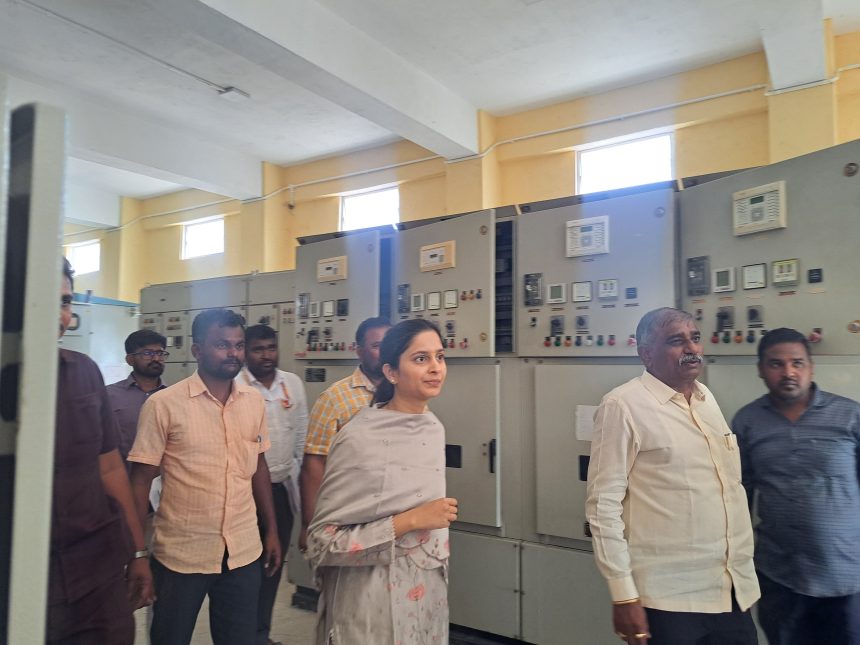 ಕೃಷ್ಣಾ ನದಿ ದಂಡೆಯಲ್ಲಿ ಕೆರೆ ತುಂಬಿಸುವ ಯೋಜನೆ ಕಾಮಗಾರಿ ವೀಕ್ಷಿಸಿದ ಸಂಸದೆ ಪ್ರಿಯಾಂಕ ಕೃಷ್ಣಾ ನದಿ ದಂಡೆಯಲ್ಲಿ ಕೆರೆ ತುಂಬಿಸುವ ಯೋಜನೆ ಕಾಮಗಾರಿ ವೀಕ್ಷಿಸಿದ ಸಂಸದೆ ಪ್ರಿಯಾಂಕ