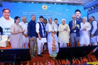 ನೀರಿನ ಹೆಜ್ಜೆ ಕೃತಿ ಸಿ ಎಮ್ ಸಿದ್ರಾಮಯ್ಯ ಅವರಿಂದ ಬಿಡುಗಡೆ