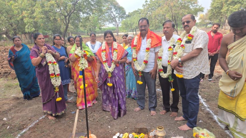 ಉದ್ಯಾನವನ ಅಭಿವೃದ್ಧಿ ಕಾಮಗಾರಿಗೆ ಭೂಮಿ ಪೂಜೆ ನೆರವೇರಿಸಿದ ಮಾಜಿ ಮೇಯರ್ ರಾಜೇಶ್ವರಿ