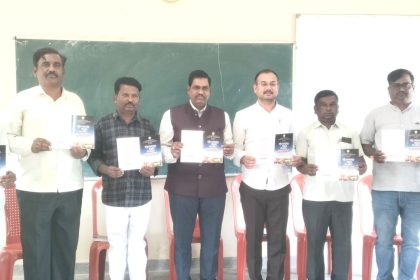 25ರಂದು ರಾಜ್ಯಮಟ್ಟದ  ಕನ್ನಡ ನುಡಿ ಚಿಂತನ ಕಮ್ಮಟ    ಗಡಿನಾಡಿನಲ್ಲಿ ಕನ್ನಡ ಡಿಂಡಿಮ  ಆಮಂತ್ರಣ ಪತ್ರಿಕೆ ಬಿಡುಗಡೆ 