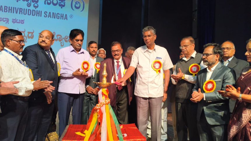 ದಲಿತ ಸಮುದಾಯ ಬೆಳೆಸುವ ಕಾರ್ಯವಾಗಲಿ: ಜಿಲ್ಲಾ ಉಸ್ತುವಾರಿ ಸಚಿವ ಸತೀಶ ಜಾರಿಹೊಳಿ ದಲಿತ ಸಮುದಾಯ ಬೆಳೆಸುವ ಕಾರ್ಯವಾಗಲಿ: ಜಿಲ್ಲಾ ಉಸ್ತುವಾರಿ ಸಚಿವ ಸತೀಶ ಜಾರಿಹೊಳಿ