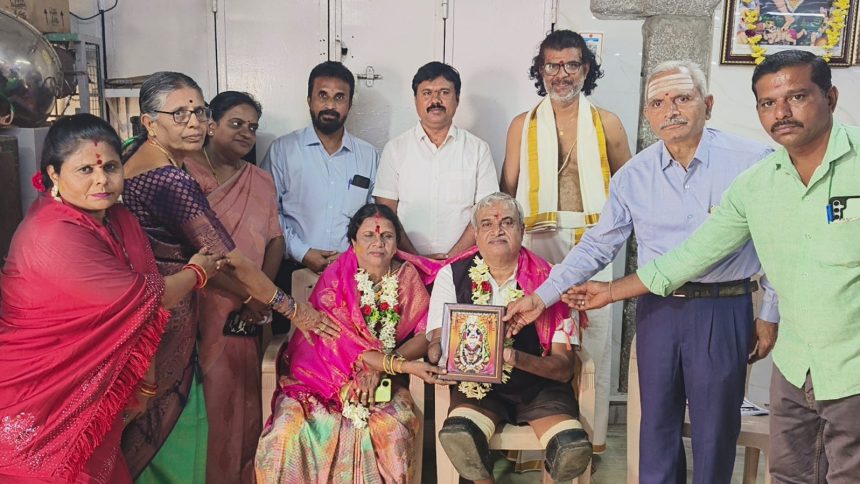 ಶ್ರೀ ಕಳಿಕಾ ಕಮಟೇಶ್ವರ ದೇವಸ್ಥಾನದಲ್ಲಿ ಪದ್ಮಶ್ರೀ: ಡಾ. ಶ್ರೀರಾಜಣ್ಣರಿಗೆ ಭವ್ಯ ಸನ್ಮಾನ