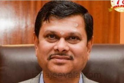 ರಸ್ತೆ ಅಪಘಾತದಲ್ಲಿ ಹಿರಿಯ ಐಎಎಸ್ ಅಧಿಕಾರಿ ಮಹಾಂತೇಶ ಬೀಳಗಿ ಸೇರಿದಂತೆ ಮೂವರು ಸಾವು