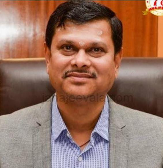 ರಸ್ತೆ ಅಪಘಾತದಲ್ಲಿ ಹಿರಿಯ ಐಎಎಸ್ ಅಧಿಕಾರಿ ಮಹಾಂತೇಶ ಬೀಳಗಿ ಸೇರಿದಂತೆ ಮೂವರು ಸಾವು ರಸ್ತೆ ಅಪಘಾತದಲ್ಲಿ ಹಿರಿಯ ಐಎಎಸ್ ಅಧಿಕಾರಿ ಮಹಾಂತೇಶ ಬೀಳಗಿ ಸೇರಿದಂತೆ ಮೂವರು ಸಾವು