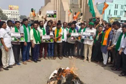  ಸಿದ್ದರಾಮಯ್ಯ, ಡಿ.ಕೆ.ಶಿವಕುಮಾರ್, ತಂಗಡಿಗಿ ಪ್ರತಿಕೃತಿ ದಹಿಸಿ ಬೃಹತ್ ಪ್ರತಿಭಟನೆ