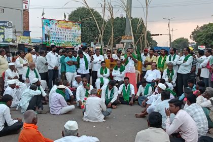 ಯರಗಟ್ಟಿಯಲ್ಲಿ ಮುಂದುವರೆದ ರೈತರ ಪ್ರತಿಭಟನೆ