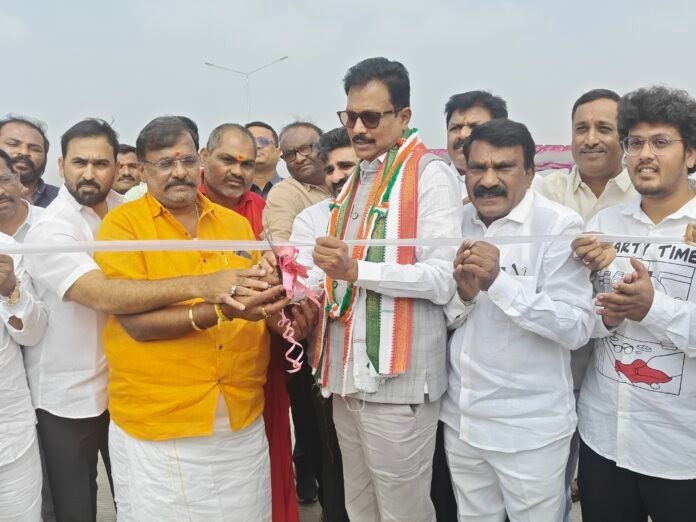 ಬಳ್ಳಾರಿಯ ನೂತನ ಬೈ ಪಾಸ್ ಉದ್ಘಾಟಿಸಿದ ತುಕರಾಂ, ಮುಂಡ್ರಿಗಿ ನಾಗರಾಜ್,ಗಾದೆಪ್ಪ