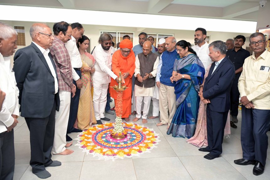 ಪ್ರತಿ ಜಿಲ್ಲೆಗೂ ವಿದ್ಯಾರ್ಥಿಗಳಿಗೆ ಉಚಿತ ವಸತಿ ನಿಲಯ ನಿರ್ಮಾಣ: ಸಚಿವ ಈಶ್ವರ ಖಂಡ್ರೆ ಪ್ರತಿ ಜಿಲ್ಲೆಗೂ ವಿದ್ಯಾರ್ಥಿಗಳಿಗೆ ಉಚಿತ ವಸತಿ ನಿಲಯ ನಿರ್ಮಾಣ: ಸಚಿವ ಈಶ್ವರ ಖಂಡ್ರೆ