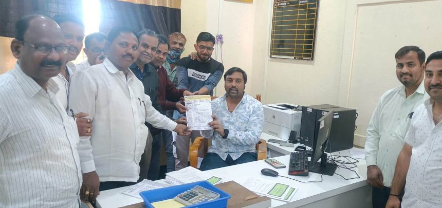 ವಿವಿಧ ಬೇಡಿಕೆಗಳಿಗೆ ಆಗ್ರಹಿಸಿ ಉಪನೋಂದಣಾಧಿಕಾರಿಗಳಿಗೆ ಮನವಿ ವಿವಿಧ ಬೇಡಿಕೆಗಳಿಗೆ ಆಗ್ರಹಿಸಿ ಉಪನೋಂದಣಾಧಿಕಾರಿಗಳಿಗೆ ಮನವಿ