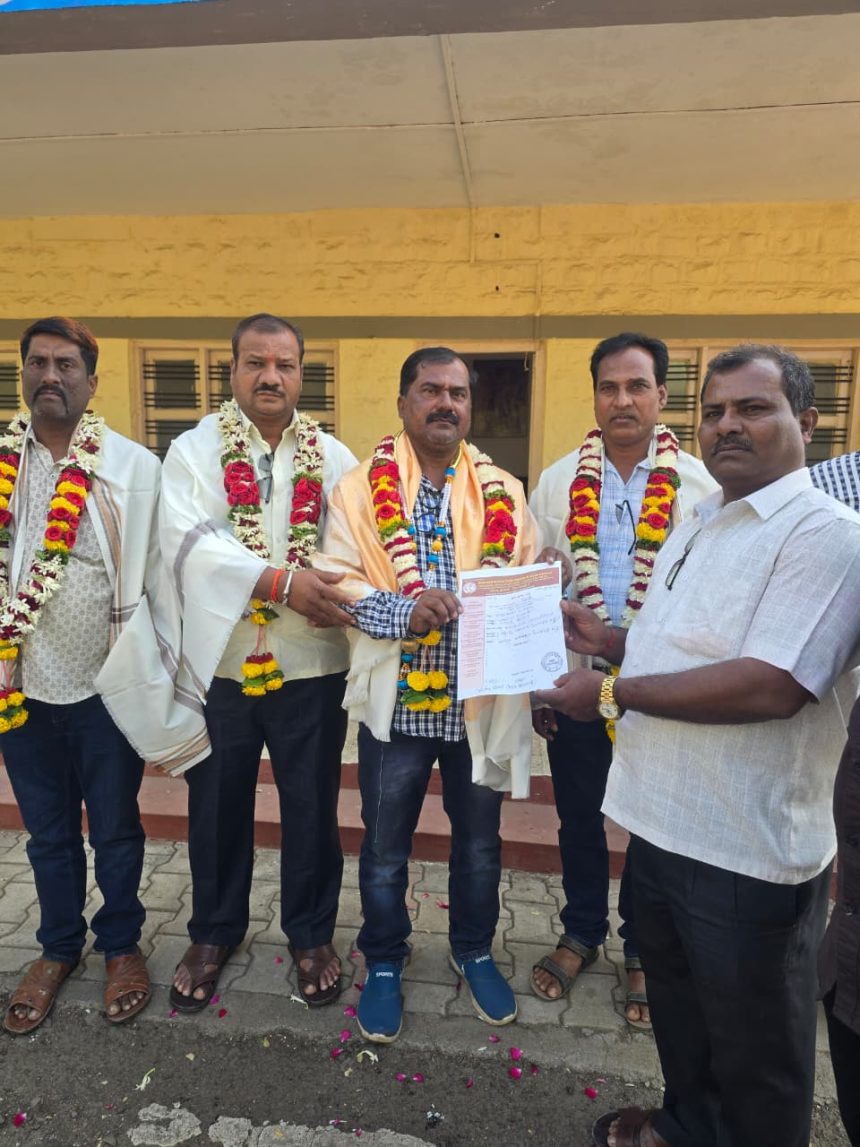 ಇಂಡಿ ತಾಲೂಕಾ ನೂತನವಾಗಿ ಪತ್ರಕರ್ತರ ಅಧ್ಯಕ್ಷರಾಗಿ ಅಬುಶಾಮಾ ಹವಾಲ್ದಾರ ಆಯ್ಕೆ ಇಂಡಿ ತಾಲೂಕಾ ನೂತನವಾಗಿ ಪತ್ರಕರ್ತರ ಅಧ್ಯಕ್ಷರಾಗಿ ಅಬುಶಾಮಾ ಹವಾಲ್ದಾರ ಆಯ್ಕೆ