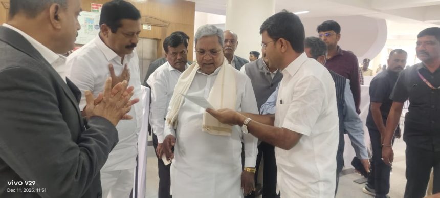 ಅವೈಜ್ಞಾನಿಕ ಪರಿಶಿಷ್ಟ ಜಾತಿ ಮೀಸಲಾತಿ ವರ್ಗೀಕರಣ ಮಾಡಿರುವ ಆದೇಶ ಪುನರ್ ಪರಿಶೀಲನೆಗೆ ಆಗ್ರಹಿಸಿ ಮುಖ್ಯಮಂತ್ರಿಗೆ ಬಿಬಿಎಸ್ಎಸ್ ಸಂಘಟನೆ ಮನವಿ ಅವೈಜ್ಞಾನಿಕ ಪರಿಶಿಷ್ಟ ಜಾತಿ ಮೀಸಲಾತಿ ವರ್ಗೀಕರಣ ಮಾಡಿರುವ ಆದೇಶ ಪುನರ್ ಪರಿಶೀಲನೆಗೆ ಆಗ್ರಹಿಸಿ ಮುಖ್ಯಮಂತ್ರಿಗೆ ಬಿಬಿಎಸ್ಎಸ್ ಸಂಘಟನೆ ಮನವಿ