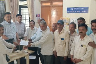 ದಸ್ತು ಬರಹಗಾರರು ಒಕ್ಕೂಟದ ಪದಾಧಿಕಾರಿಗಳಿಂದ ವಿವಿಧ ಬೇಡಿಕೆ ಈಡೇರಿಕೆಗೆ ಆಗ್ರಹಿಸಿ ಮನವಿ