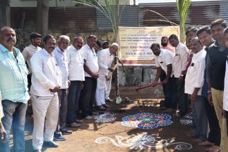 ಸರ್ಕಾರಿ ಶಾಲೆ ಮಕ್ಕಳಿಗೆ ಆಟವಾಡಲು ತೊಂದರೆಯಾಗದಂತೆ ಶೌಚ್ಚಾಲಯ ನಿರ್ಮಿಸಿ : ಸವದಿ